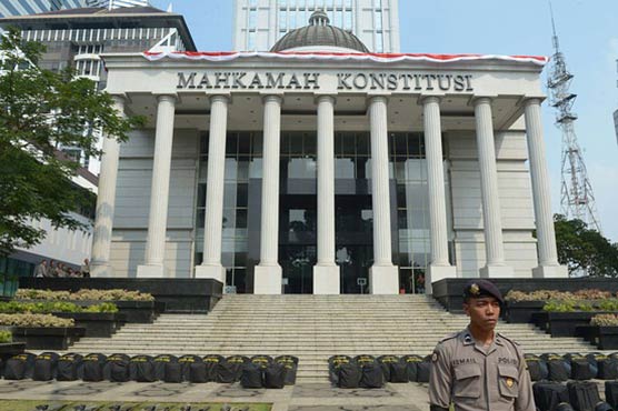 Indonesia defers execution of 10 drug traffickers