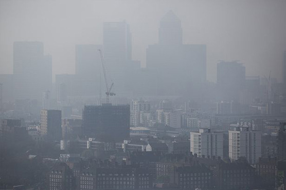 Britain on air pollution alert over toxic cloud