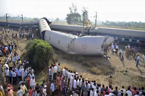 Train derails in northern India, killing 30