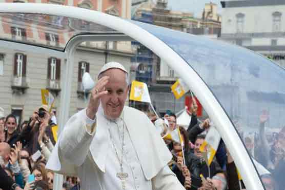 Crowds welcome Pope in mafia country