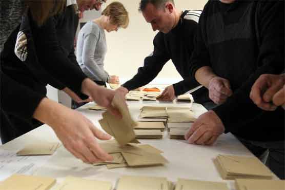 France right-wing edges out National Front in local elections: polls