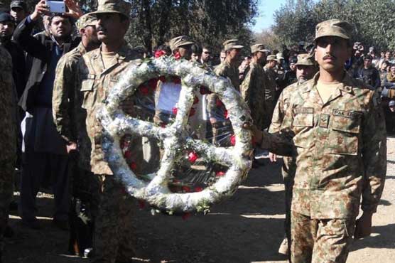Khyber Agency: Soldiers lay wreath at Army Shuhada memorial