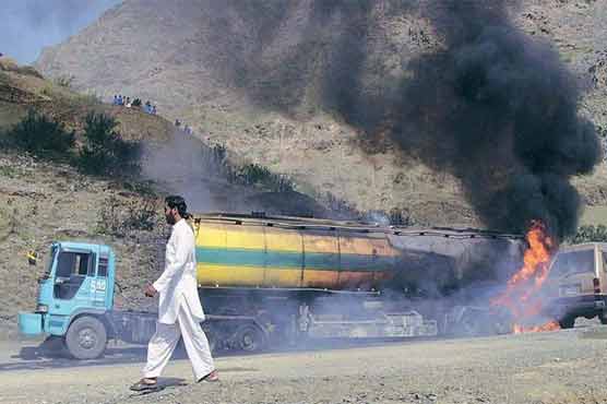 Miscreants torch five oil tankers, kidnap four drivers in Mastung