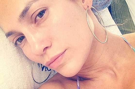 Jennifer Lopez takes fashion line to Mexico