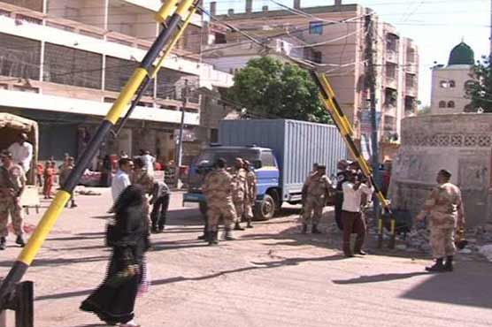 Karachi: Rangers remove barriers in front of Musharraf's residence