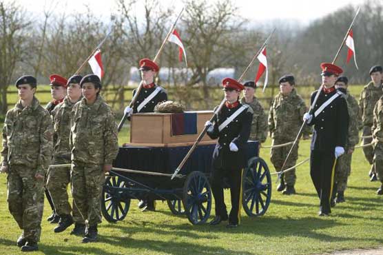 King Richard's family visit battlefield before reburial