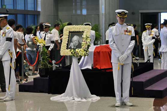 Singapore overwhelmed by huge crowds mourning Lee