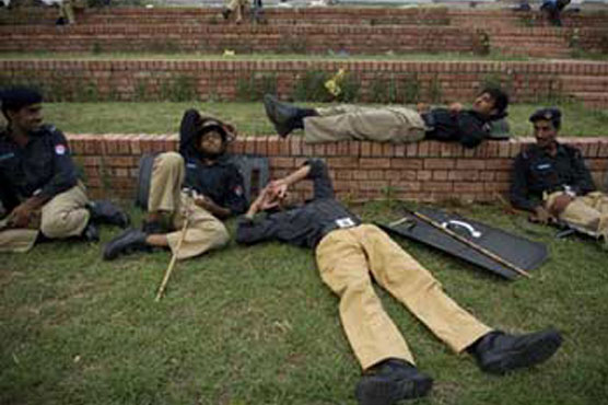 Suspected drug-dealer flees on Muhafiz police's motorbike