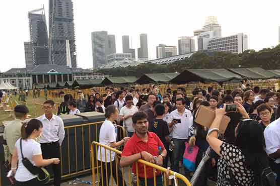 Singapore reopens queue for Lee Kuan Yew mourners