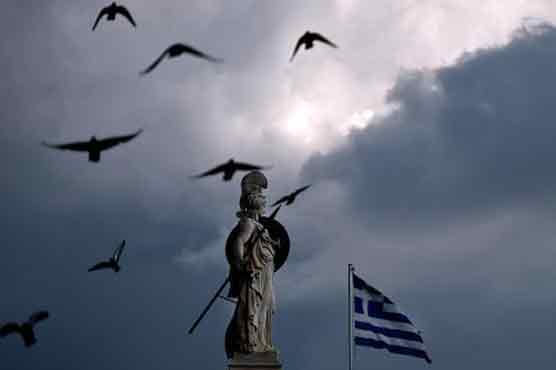 Fitch cuts Greece's rating amid default worries