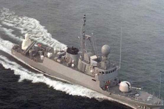 Saudi warships evacuate dozens of diplomats from Aden