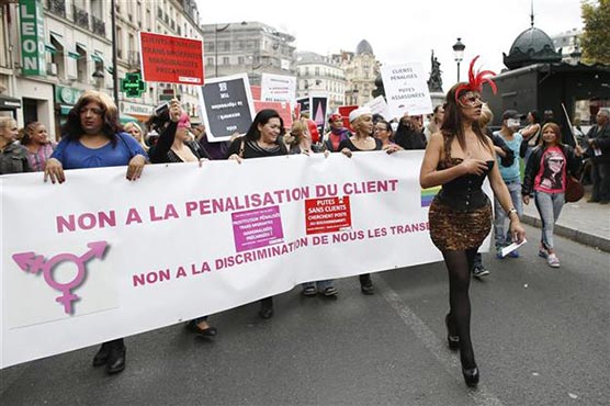 French lawmakers debate punishing prostitutes or clients