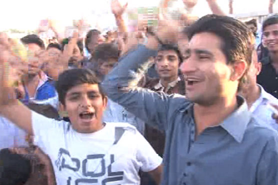 Martyrs' memorial insulted, Altaf Hussain's portraits torn: MQM