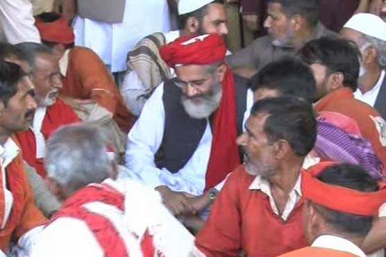 Sirajul Haq spends Labour Day with railway coolies
