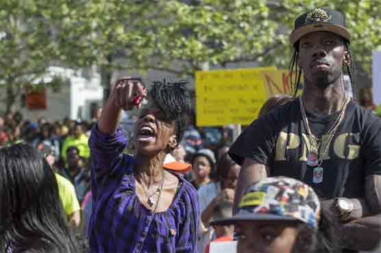 Baltimore protesters celebrate, defy curfew after officers charged