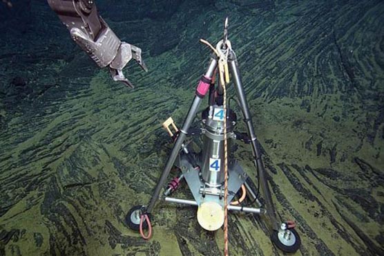 Scientists monitor undersea volcanic eruption off Oregon coast