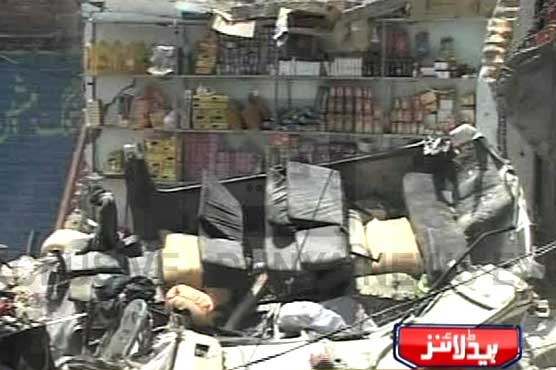 Speeding van crashes into shop in Peshawar, five dead