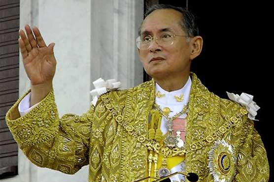 Ailing Thai king makes rare public appearance