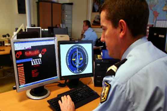 French lawmakers approve sweeping new spying powers