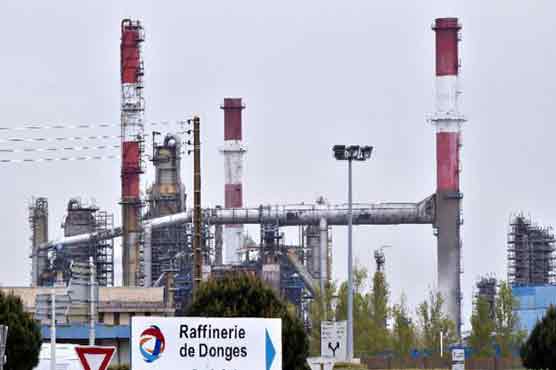 Oil prices hit new 2015 highs as US inventories drop