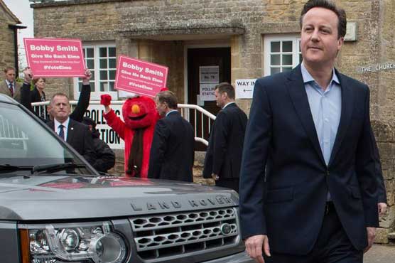 Cameron shapes new team after stunning UK election win