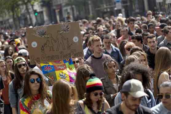 Through the haze, Paris protesters call for fresh cannabis laws 