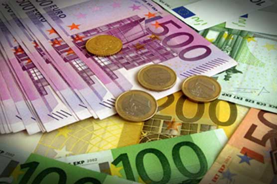 Euro ticks up despite Greek debt worries