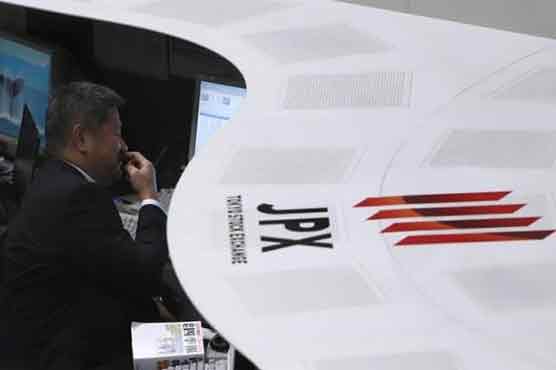 Dollar sags after weak data, bond rout resumes