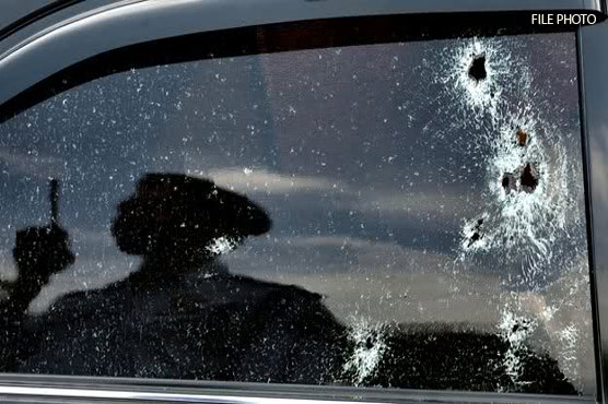 Govt vehicle targeted in Karachi, one killed