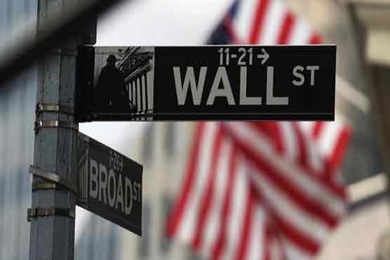 US stocks gain despite stingy consumer spending