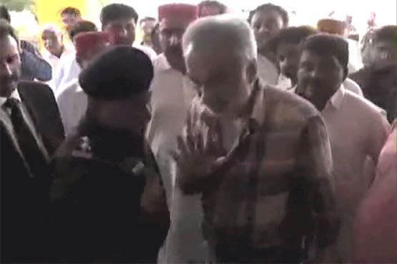 Mirza orders guards to shoot anyone who create trouble