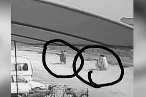 Dunya News obtains CCTV footage of suspects involved in Karachi bus shooting