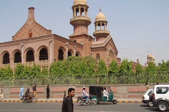 Counsel helps client on murder trial flee from LHC