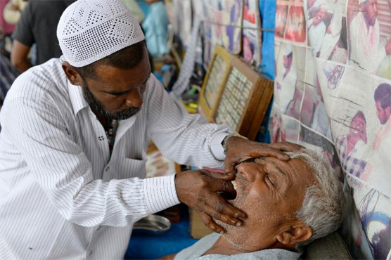 India's street dentists filling gap for the poor