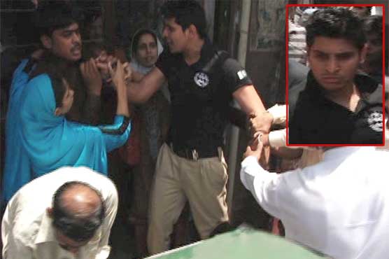 Lahore: Elite Force staffer tortures rikshaw driver for making Reham's motorcade wait