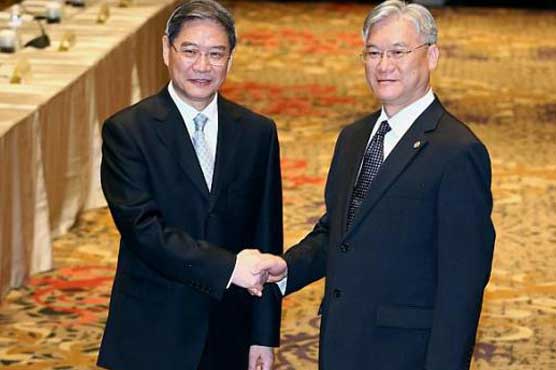 Top China, Taiwan officials meet amid protests