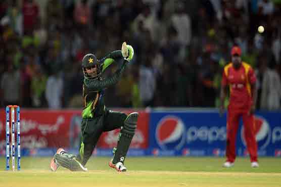 Ton-up Malik helps Pakistan outbat Zimbabwe