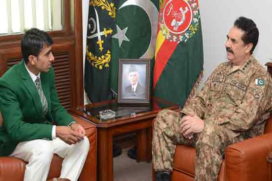 Army Chief meets athelete Muhammad Afzal, awards cash prize