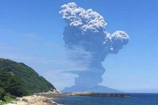Japan issues evacuation order after volcano erupts 