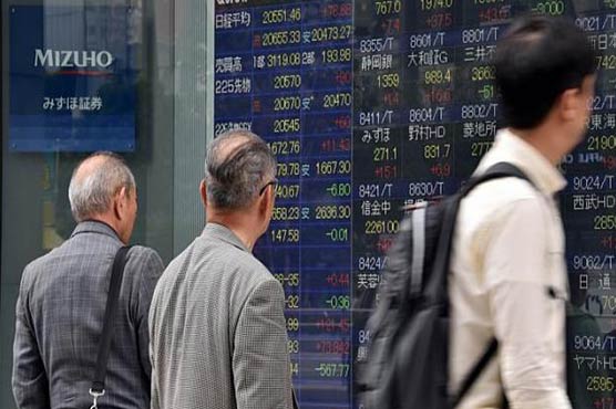 Yen's slide continues; euro edges higher vs dollar