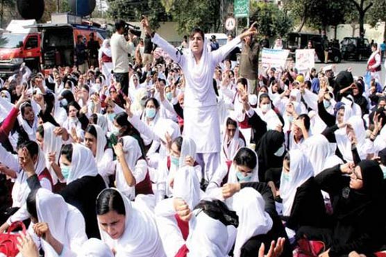 Karachi: Nursing Association protests against officials' arrest