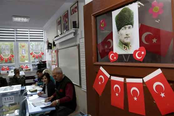 Divided Turkey holds critical vote as violence spirals 