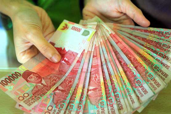 Asian currencies gain against dollar