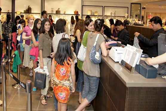 Fashion giants race to dress India's sari-shunning youth