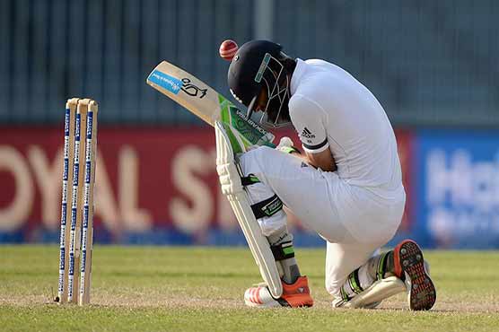Day 5: England 120-7 at lunch in third Pakistan Test