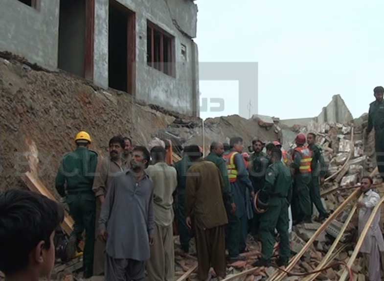 5 labourers trapped under rubble as building collapses in DG Khan