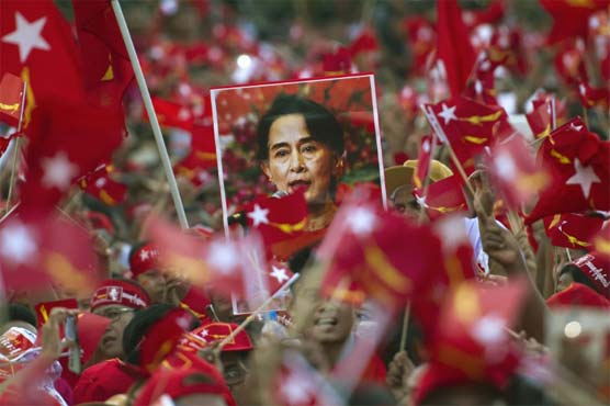On brink of victory, Suu Kyi calls for talks with Myanmar military 