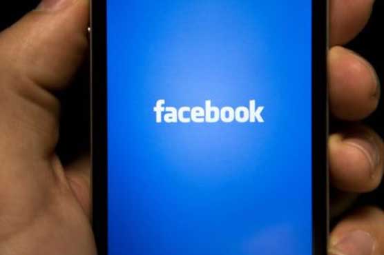 Facebook tests vanishing messages