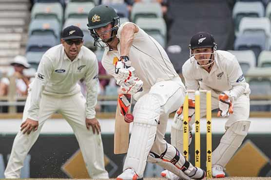 Kiwis remover Warner, but Australia dominant
