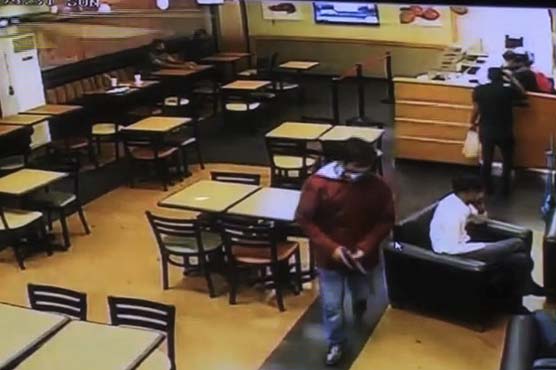 Lahore: Armed robbers loot restaurant at M.M Alam Road